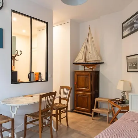 Bright Close To The Seine River * Boulogne-Billancourt